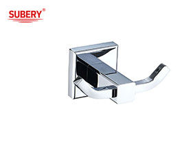 ทองแดง double robe hook ห้องน้ํา คุณภาพสูงสีโครม OEM ทองแดงฐานสี่เหลี่ยมการออกแบบ