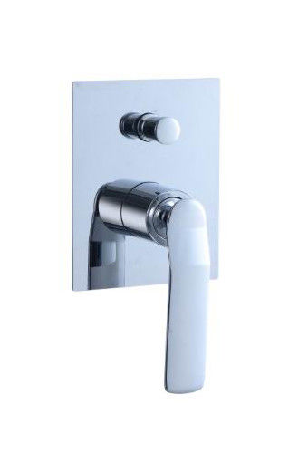 เครื่องผสมน้ําอาบน้ําหรือน้ําอาบน้ําในผนังที่ซ่อนไว้ด้วยเลี้ยวเดียว